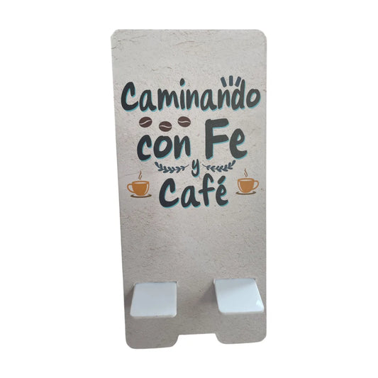 Porta celular con diseño y frase Caminando con fe y café