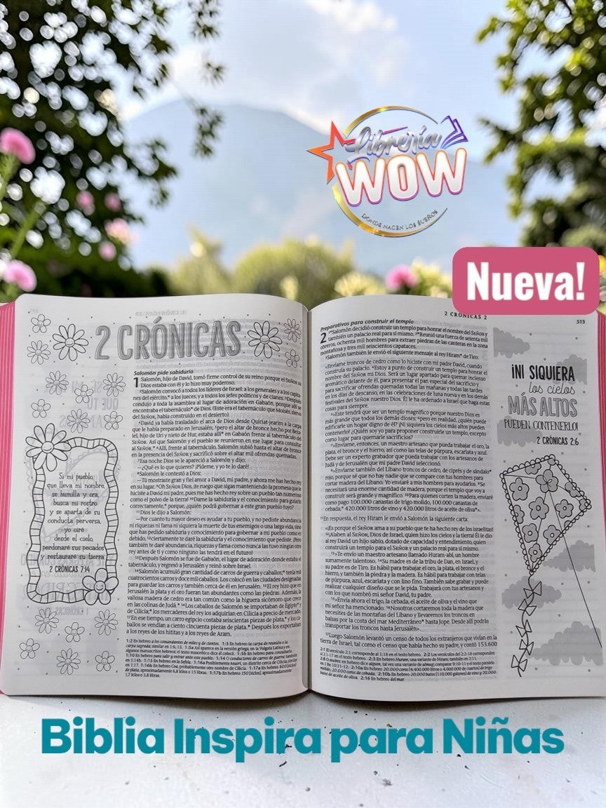 Biblia Inspira para niñas de Libreria Wow abierta con ilustraciones para colorear y márgenes amplios para notas.