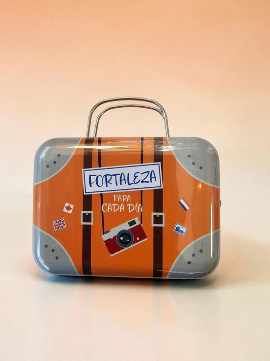 Caja metálica decorativa Libreria Wow con diseño de maleta vintage, color naranja y gris, ideal para organizar.