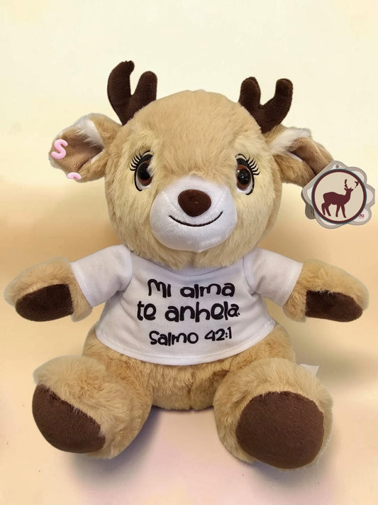 Peluche de ciervo Libreria Wow con camiseta blanca y cita bíblica Mi alma te anhela Salmo 42:1 en jardín soleado
