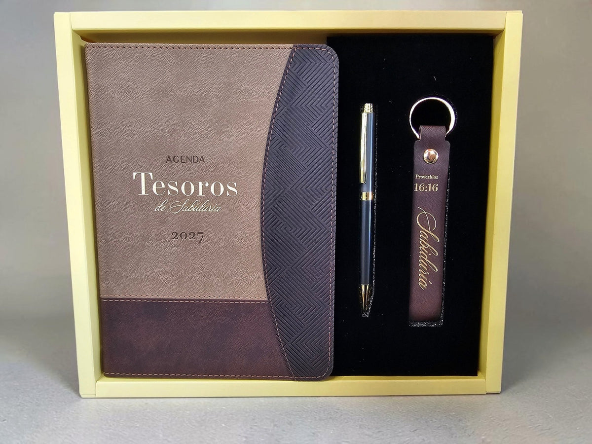 Set de regalo Libreria Wow con agenda 2027 en tonos tierra, bolígrafo metálico y llavero grabado en caja de lujo.