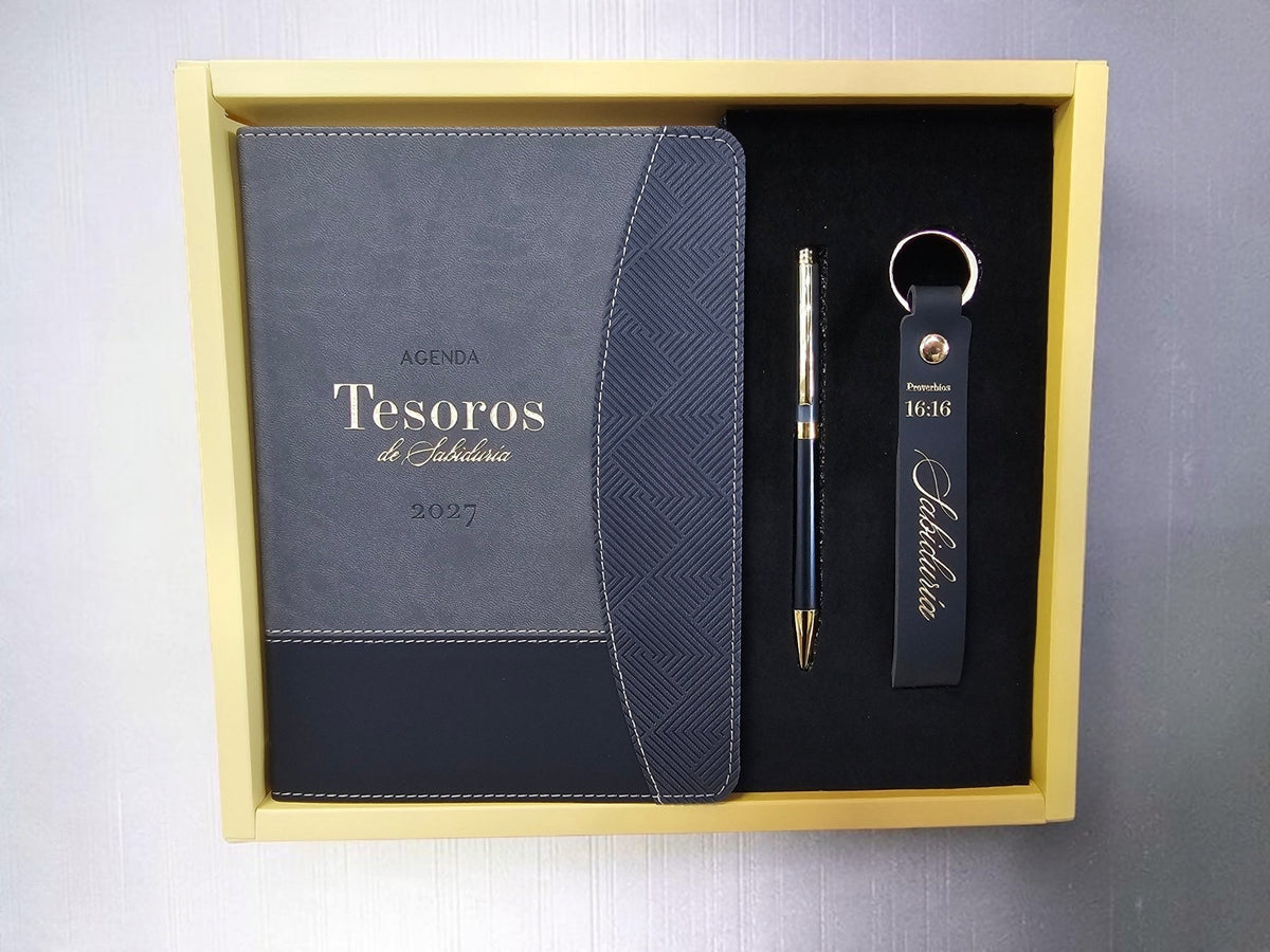 Set de regalo Libreria Wow 2027 con agenda gris y negra, bolígrafo dorado y llavero con grabado de Proverbios 16:16